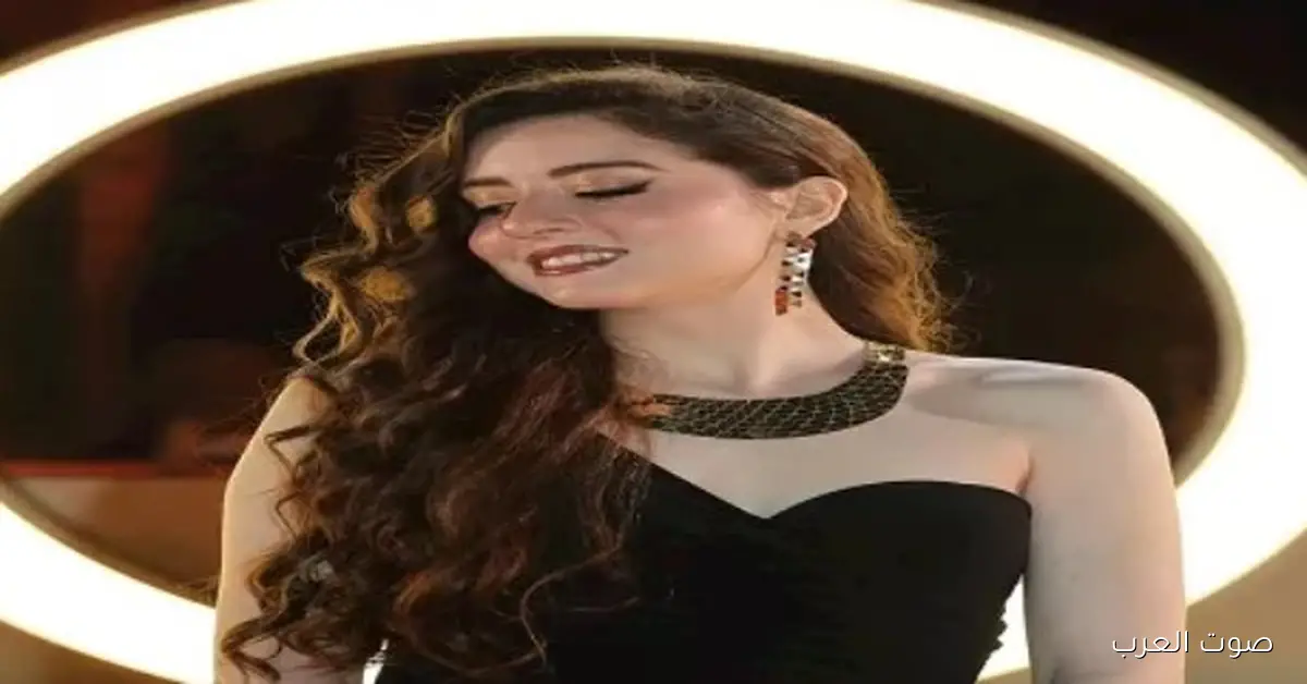 سارة نور في طلة مميزة من عرض فيلم “المهاجر”