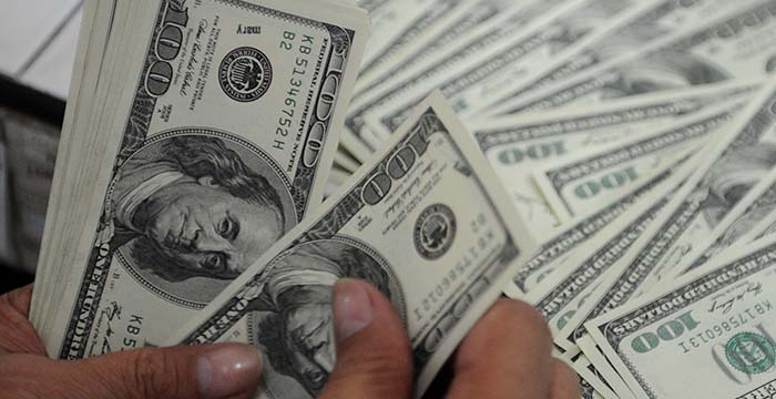 سعر الدولار مقابل الجنيه المصري اليوم الخميس في البنوك