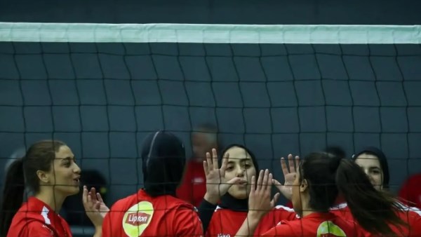 سيدات الأهلي في الطائرة تتغلب على العبور في دوري المرتبط