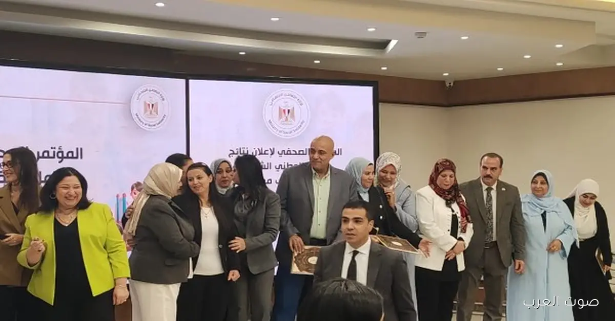 سيدتين قبطيتين يكسبوا عمرة.. وزيرة التضامن عملت إيه معاهن؟