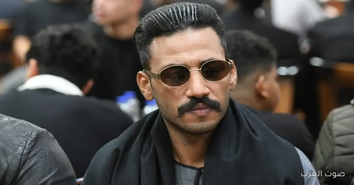 شبيه جعفر العمدة يعزي محمد رمضان في وفاة والده