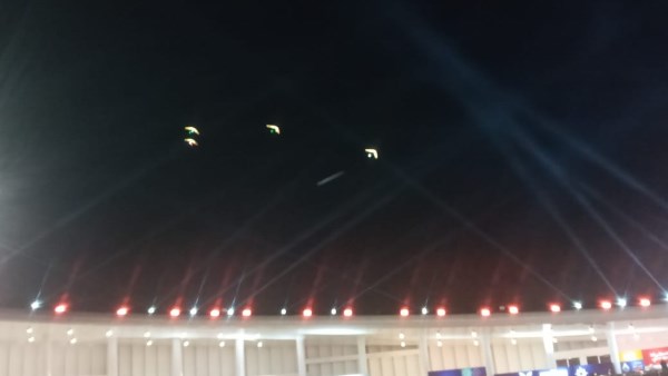 طائرات الشراع تضيف لمسة جميلة في افتتاح مهرجان الفسطاط الشتوي