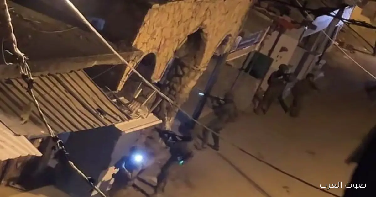 طيران الاحتلال يقصف غزة وقوات إسرائيلية تدخل مناطق في الضفة الغربية