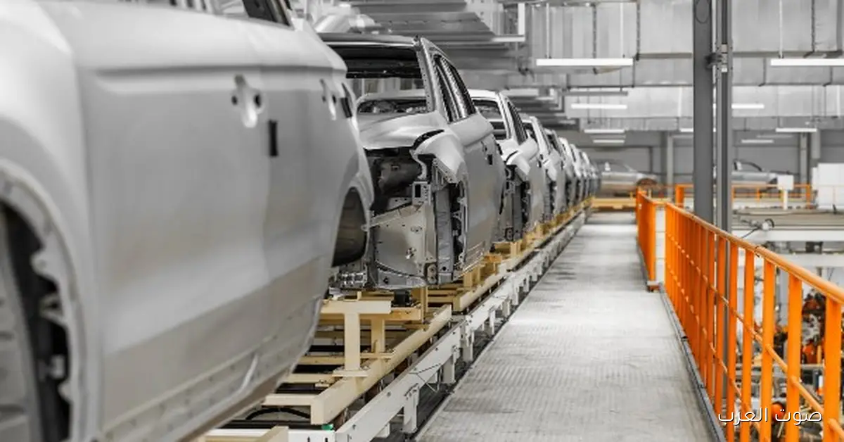 عامل في شركة فورد يسرق قطع غيار بملايين الدولارات بمساعدة ولاده