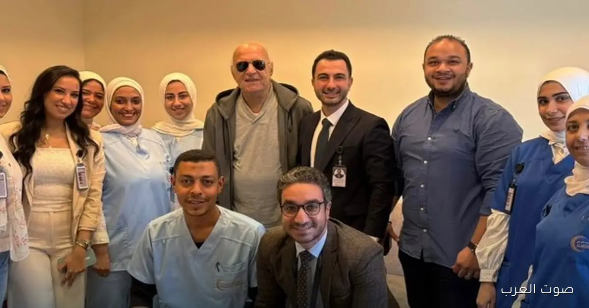 عمر خيرت يخرج من المستشفى بعد ما طمأنوه على صحته