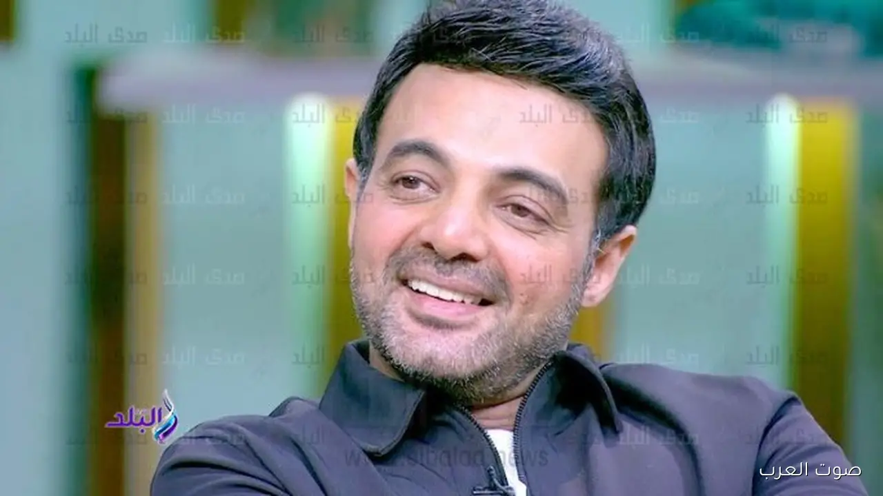 عمرو محمود ياسين ينتقد فوضى السوشيال ميديا وياسمين عبد العزيز بتدعمه