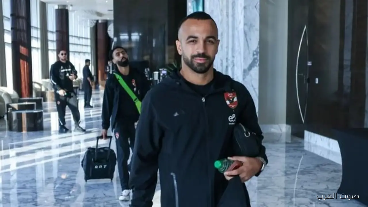 فريق الأهلي بيغادر مطار دبي راجعين القاهرة بعد ما فازوا بكأس السوبر