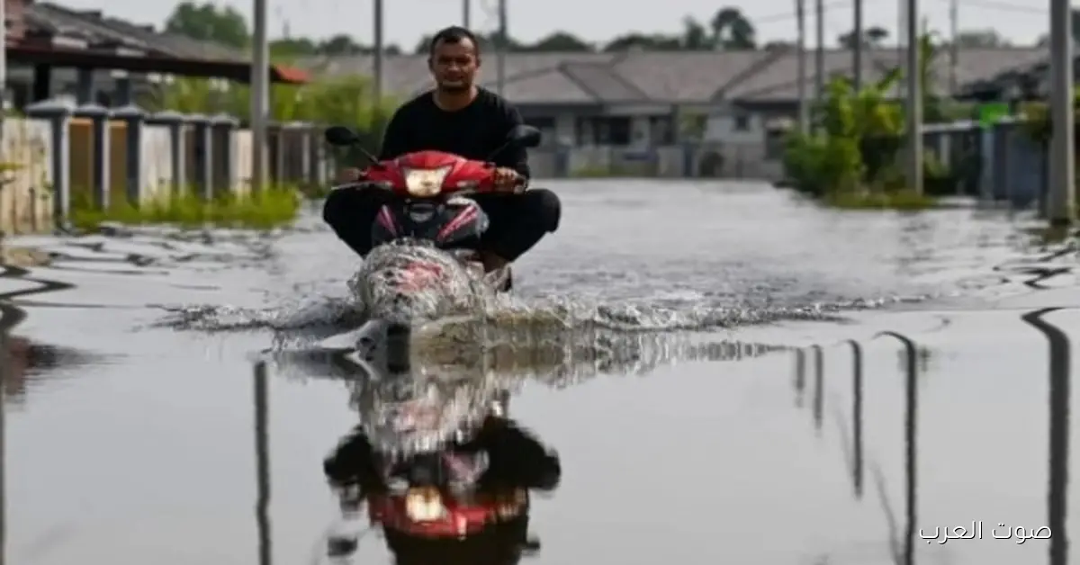 فيضانات كبيرة تسيب آلاف الناس في تايلاند وماليزيا وتقتل 8 على الأقل