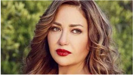 ليلى علوي بتوجه رسالة لأحمد سعد: ربنا يحميك من أي شر