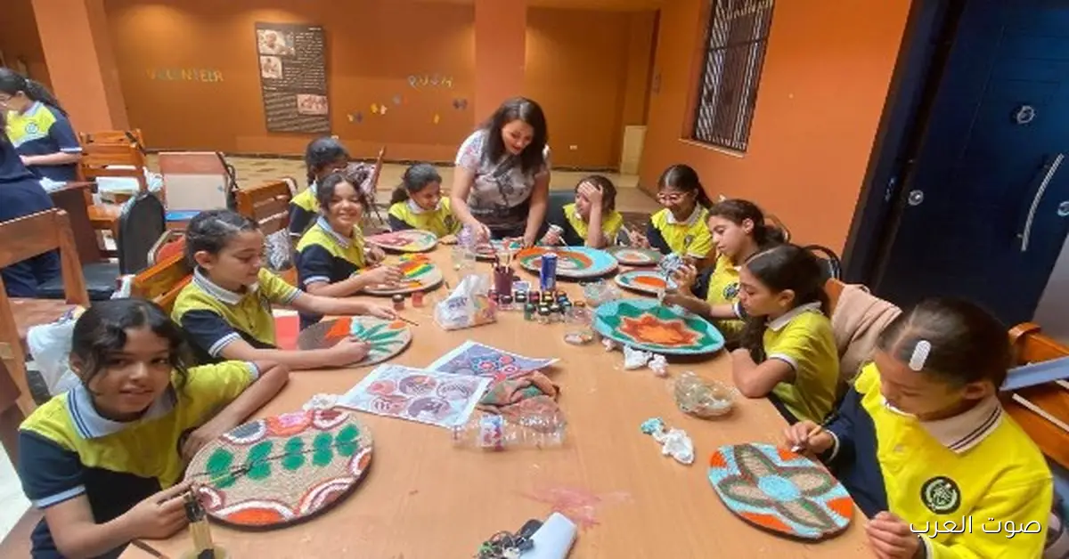 متحف سوهاج يعمل ورشة رسم على القماش والخيش للطلبة