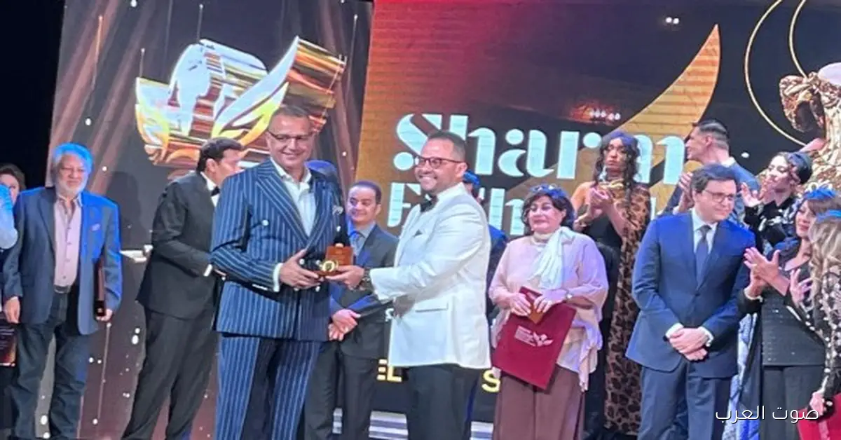 محافظ جنوب سيناء يكرم المخرج مازن الغرباوي