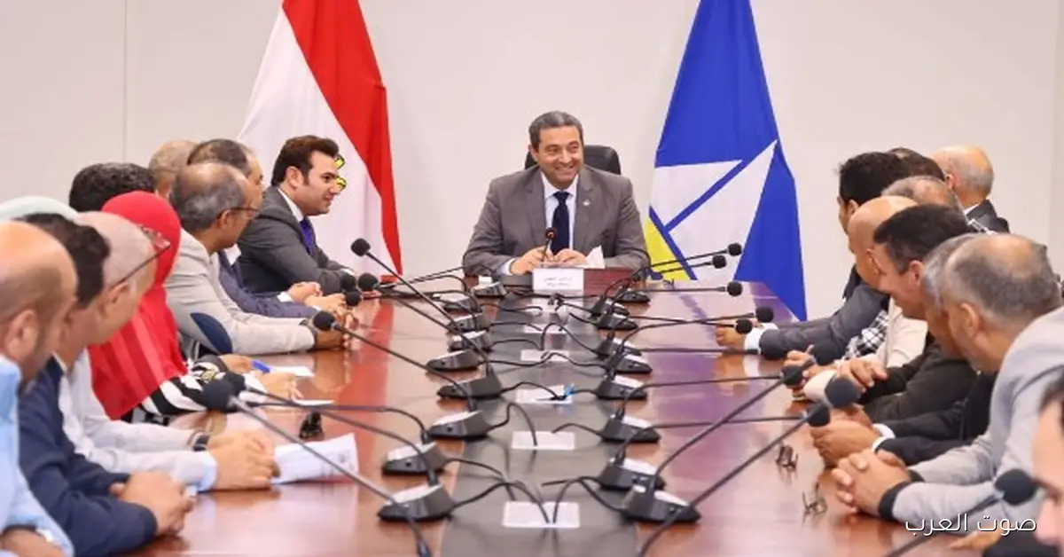 محافظ دمياط يجتمع لدعم الأندية الرياضية وزيادة الاستثمار في الرياضة بالمحافظة