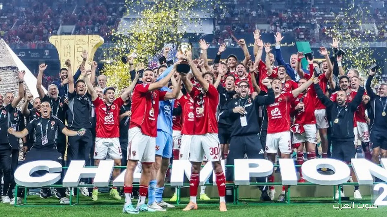 محتاجين شغل احترافي.. مدحت شلبي ينتقد تنظيم نهائي السوبر بين الأهلي والزمالك