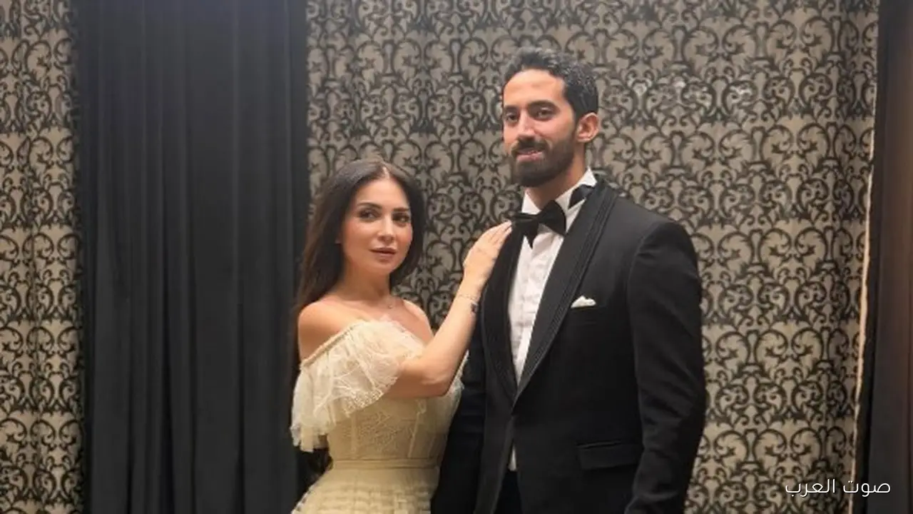 محمد إمام يبارك لمي عز الدين على زواجها