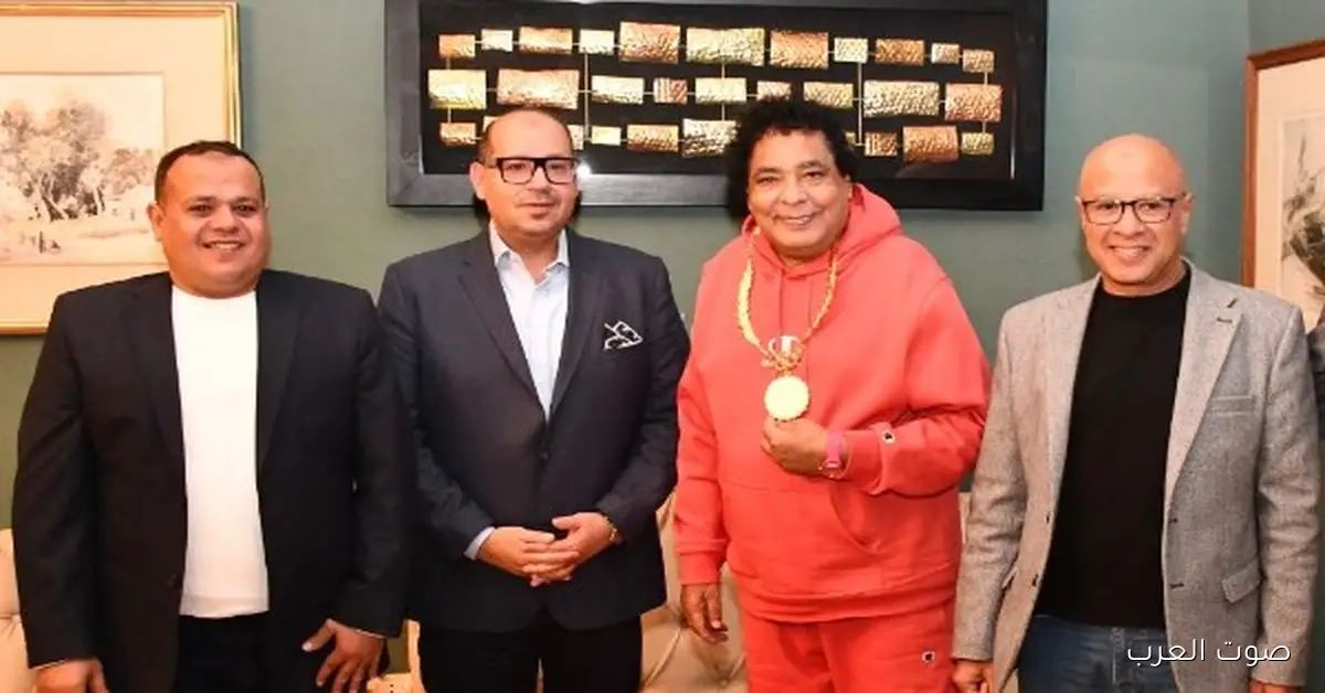 محمد منير سفير للجنة الأولمبية.. ياسر إدريس يهدي الكينج قلادة العظماء