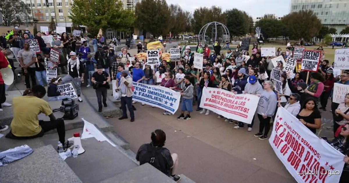 مداهمات في شارلوت تخلق فوضى واحتجاز أمريكيين في حملة للأمن والهجرة في نورث كارولاينا