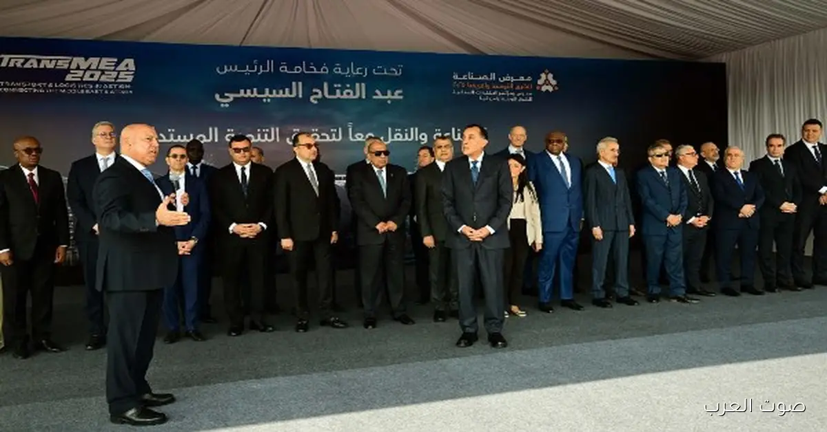 مدبولي يشوف أول أتوبيس برمائي مصري عشان يدعم السياحة في مصر