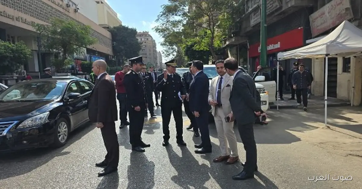 مدير أمن القاهرة يزور لجنة مدرسة قصر الدوبارة عشان يتابع عمليات التصويت في انتخابات مجلس النواب