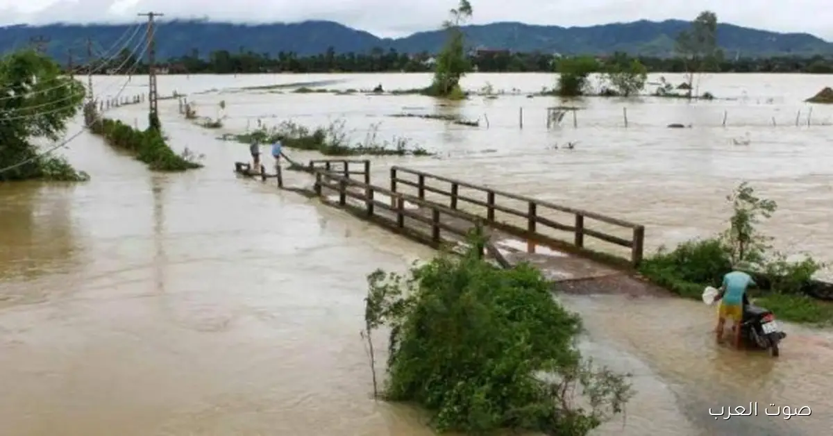 مصرع 8 أفراد بسبب الفيضانات والانهيارات الأرضية في فيتنام