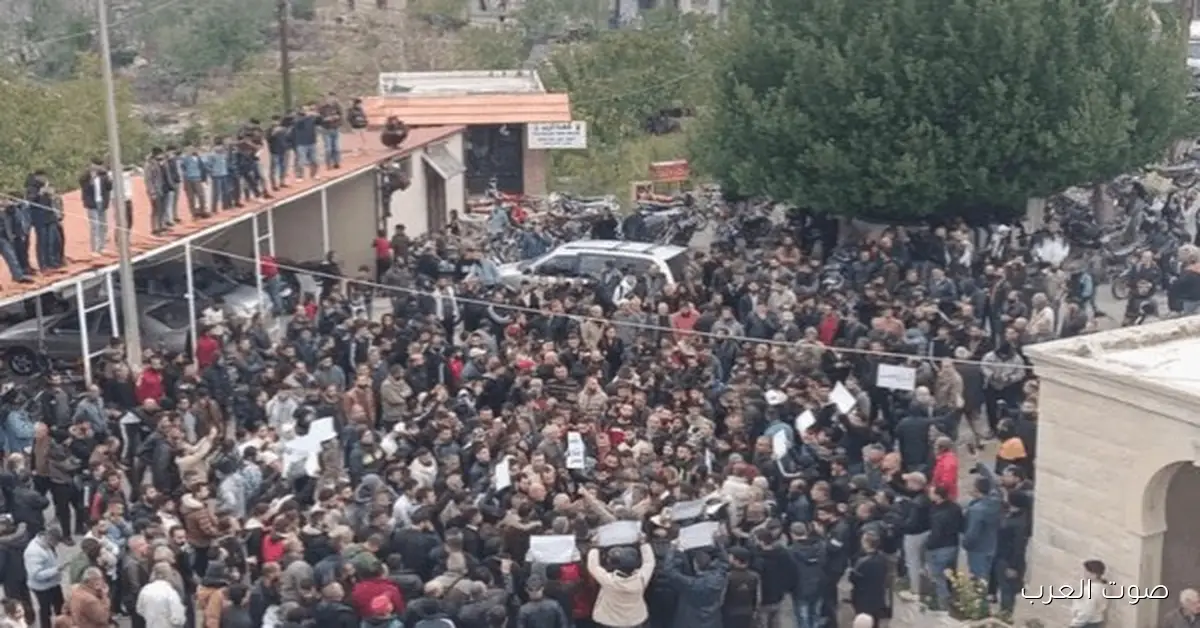 مظاهرات واعتقالات في شوية محافظات بسوريا مع وجود قوات الأمن