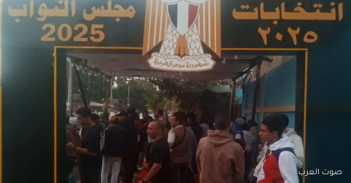 ناس كتير بتتوجه للجان انتخابات مجلس النواب 2025 في المنيل.. صور