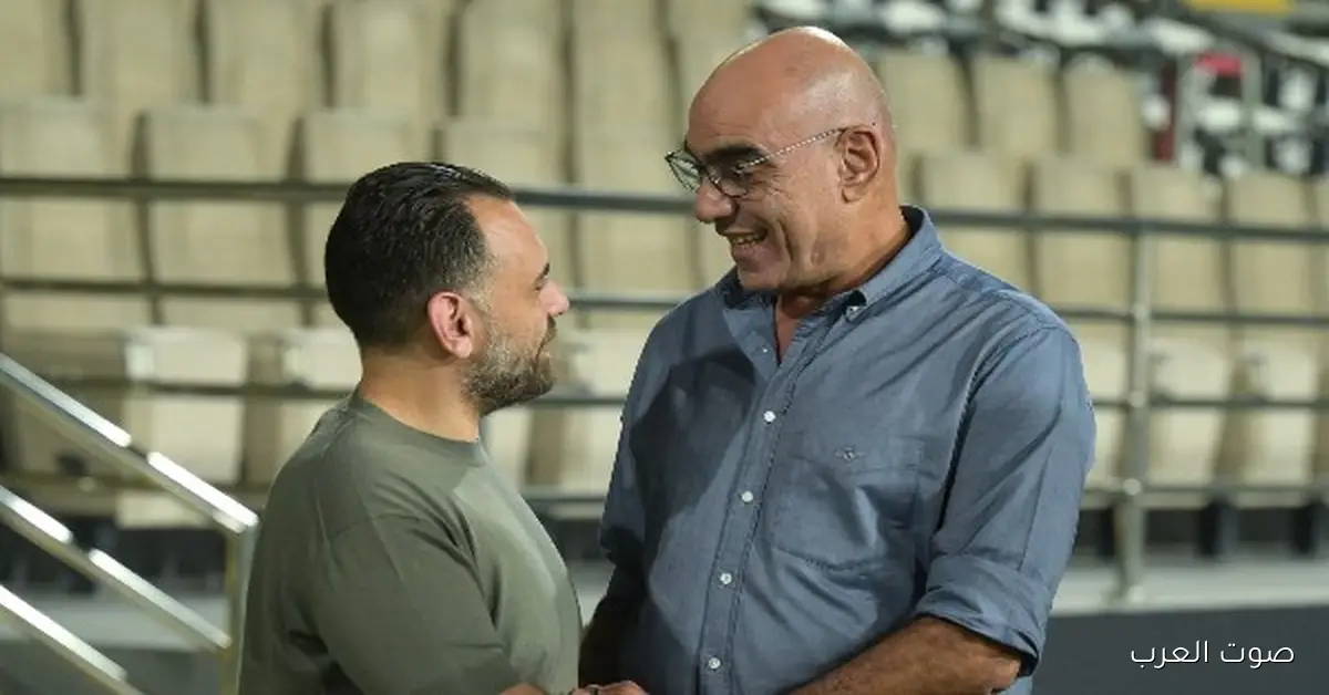 هشام نصر وجون إدوارد يشجعوا لاعبي الزمالك قبل نهائي السوبر ضد الأهلي