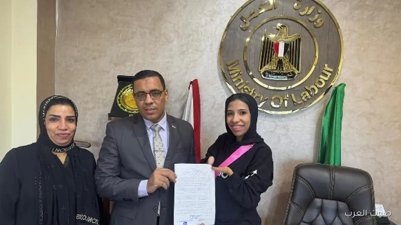 وزارة العمل تساعد بنت من المنصورة من ذوي الهمم وتلاقي لها شغل