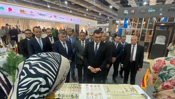 وزير الإسكان يزور جناح الوزارة في المعرض والمؤتمر الدولي للنقل الذكي واللوجستيات والصناعة الدورة السادسة