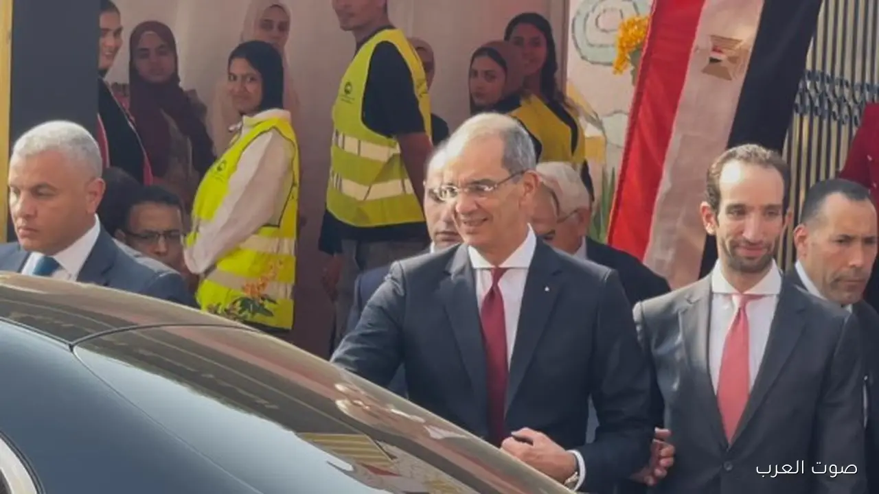 وزير الاتصالات يشارك في الانتخابات البرلمانية في الشيخ زايد