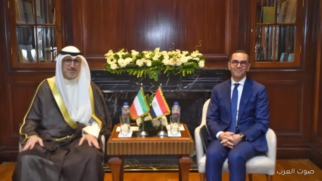 وزير الاستثمار يتكلم مع وزير التجارة والصناعة الكويتي عن زيادة حجم التجارة بين البلدين