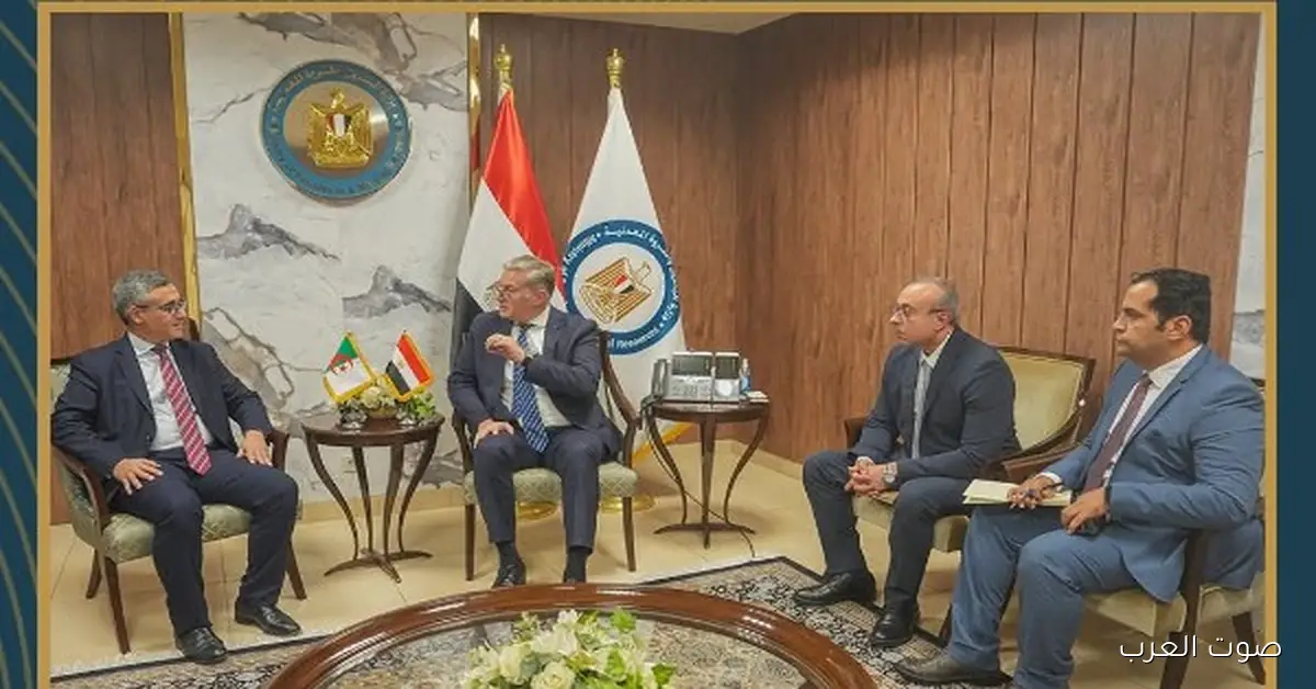 وزير البترول يتكلم مع سفير الجزائر عن تقوية التعاون في القطاع