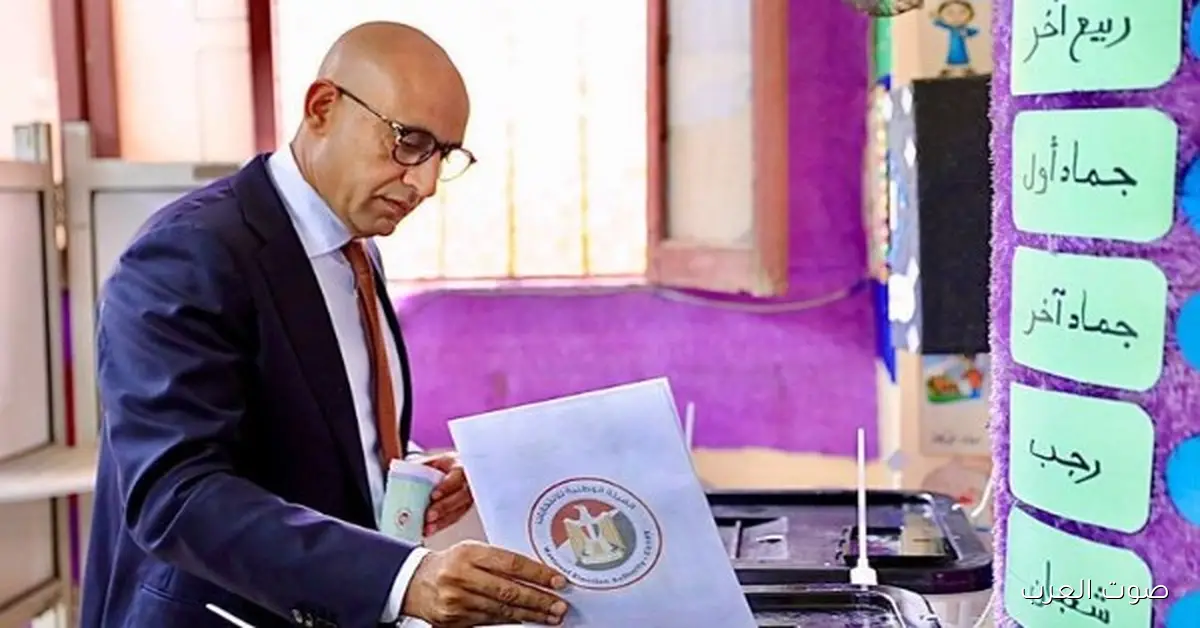 وزير التعليم هيدلي صوته في انتخابات مجلس النواب بمدرسة رشيد في مصر الجديدة قريباً
