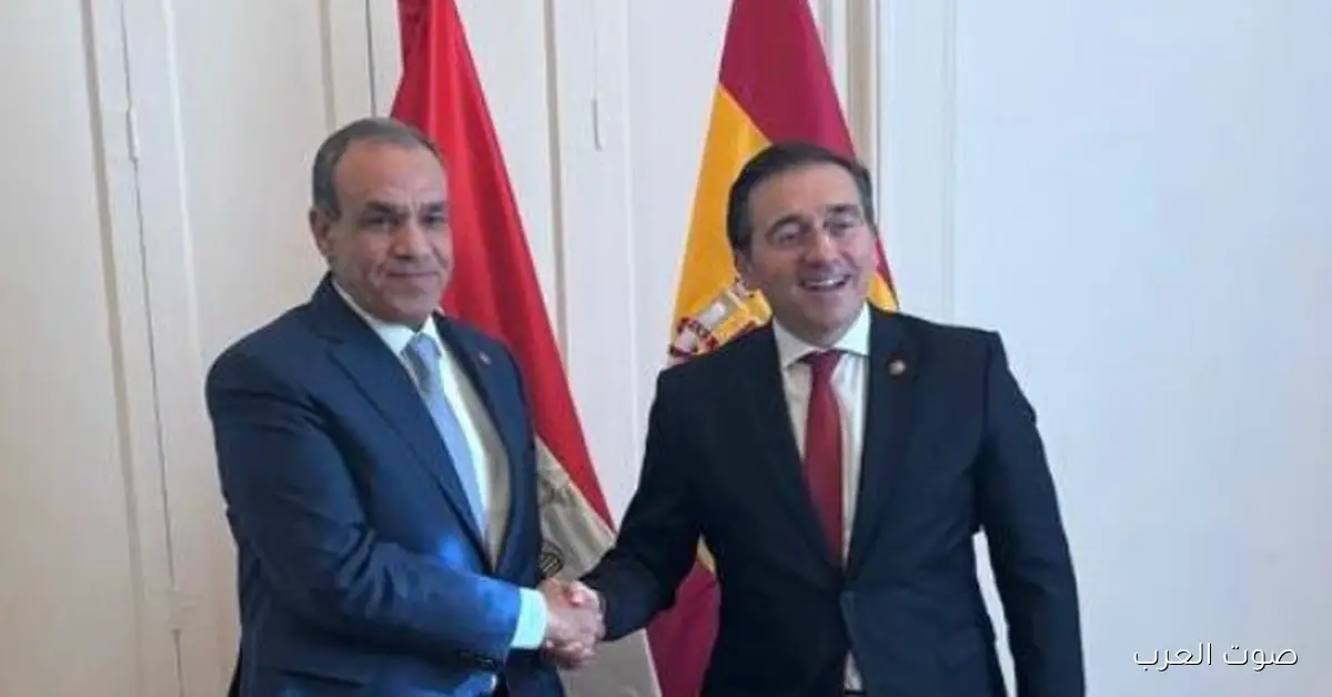وزير الخارجية يتكلم مع نظيره الإسباني عن تقوية العلاقات بين البلدين