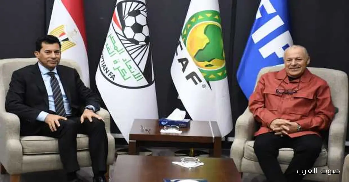 وزير الرياضة ورئيس اتحاد الكرة يتفقوا على خطة لدعم المنتخبات الوطنية