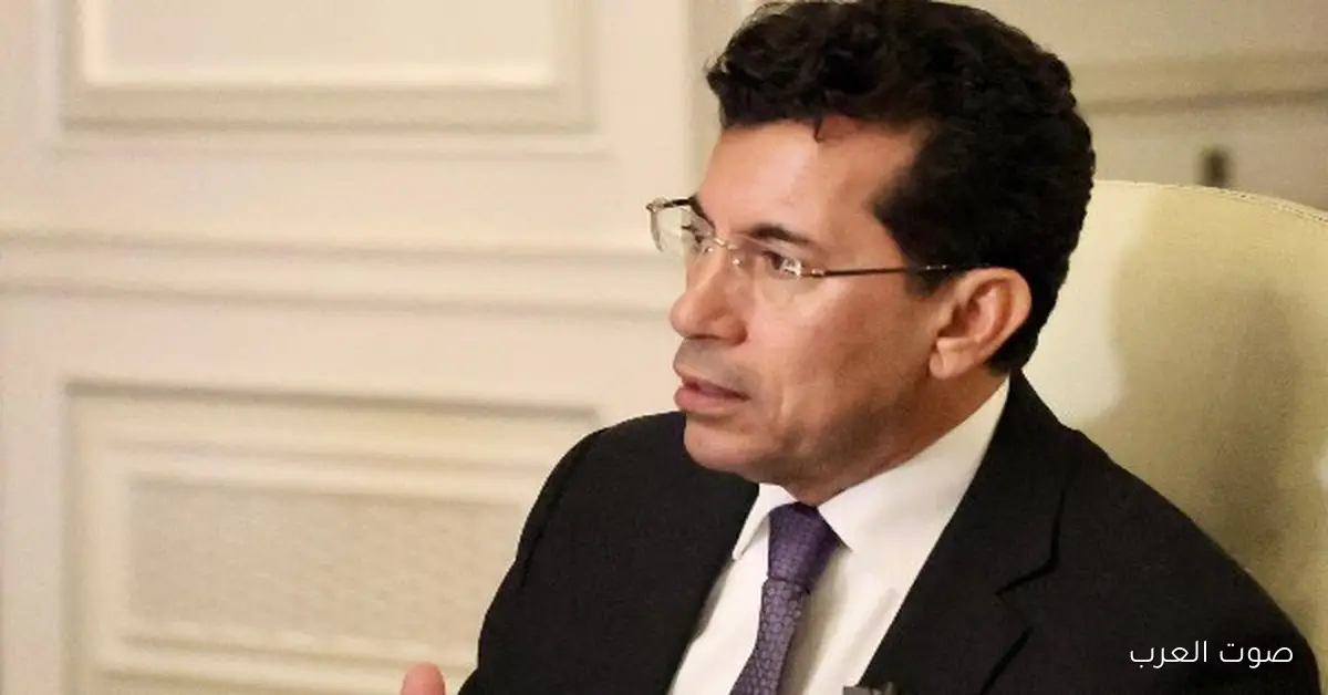 وزير الرياضة يقابل شوية خبراء في تسويق اللاعبين