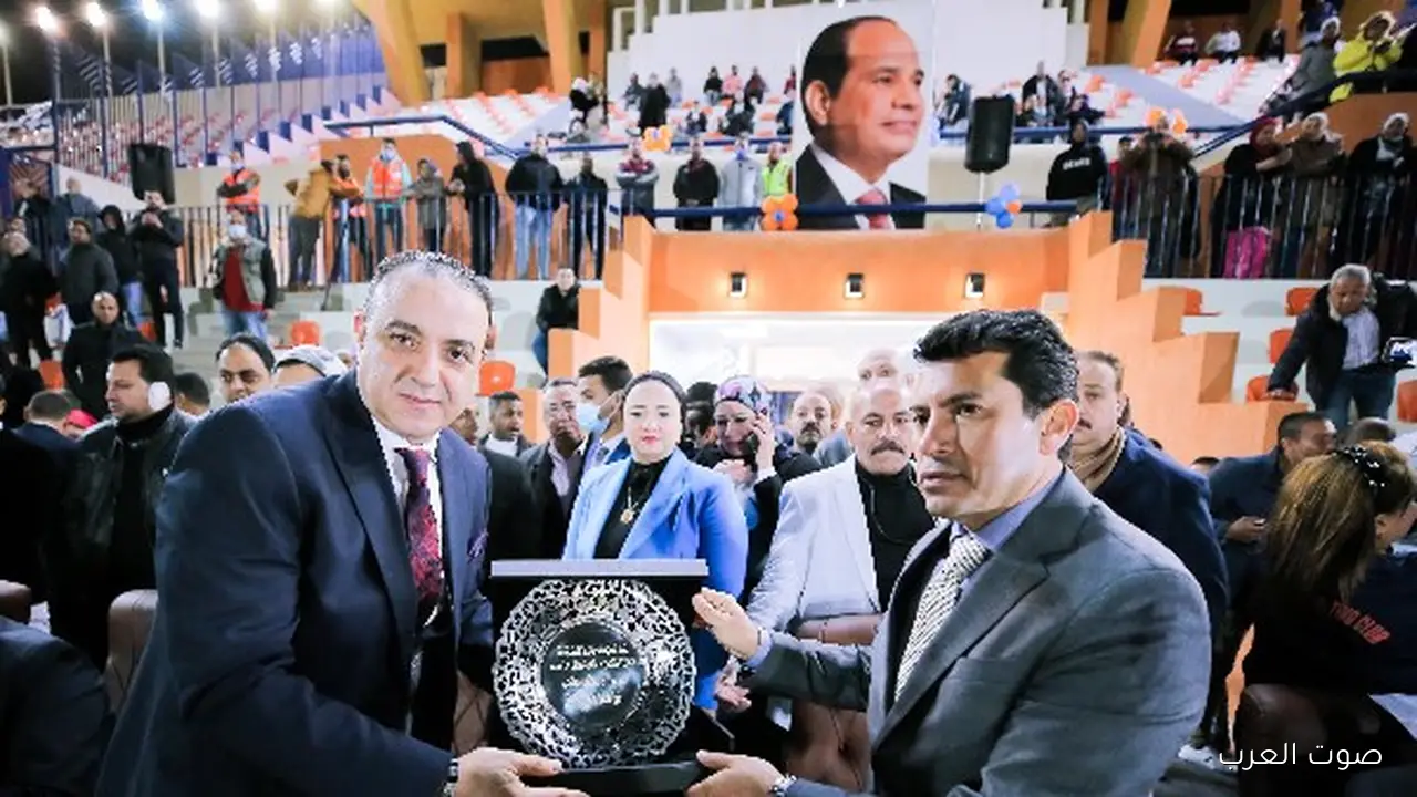 وزير الشباب والرياضة بيهني رئيس نادي الشمس على إنجاز عمر الرملي بطل الجودو