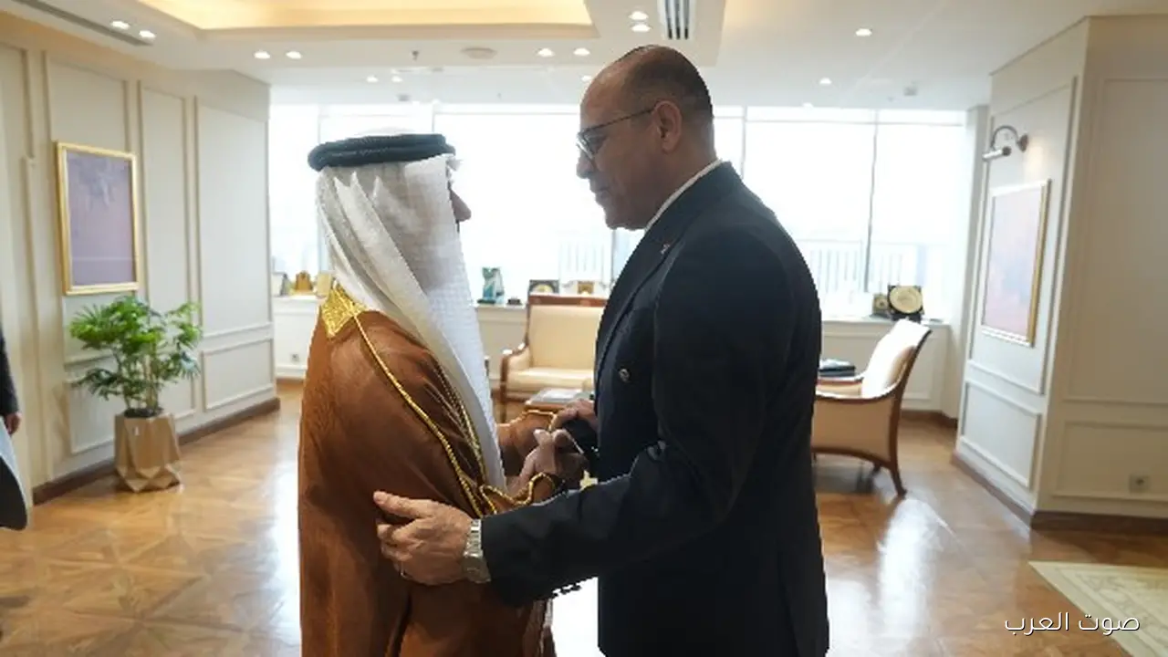 وزير العمل يتكلم مع السفير الإماراتي عن تقوية التعاون في التدريب وتنقل العمالة