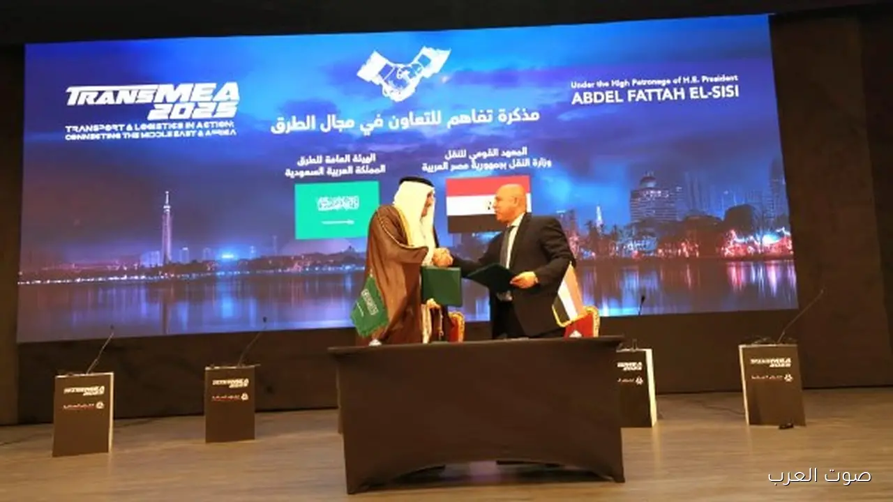 وزير النقل المصري يوقع اتفاقية مع وزير النقل السعودي لتبادل الخبرات في الطرق