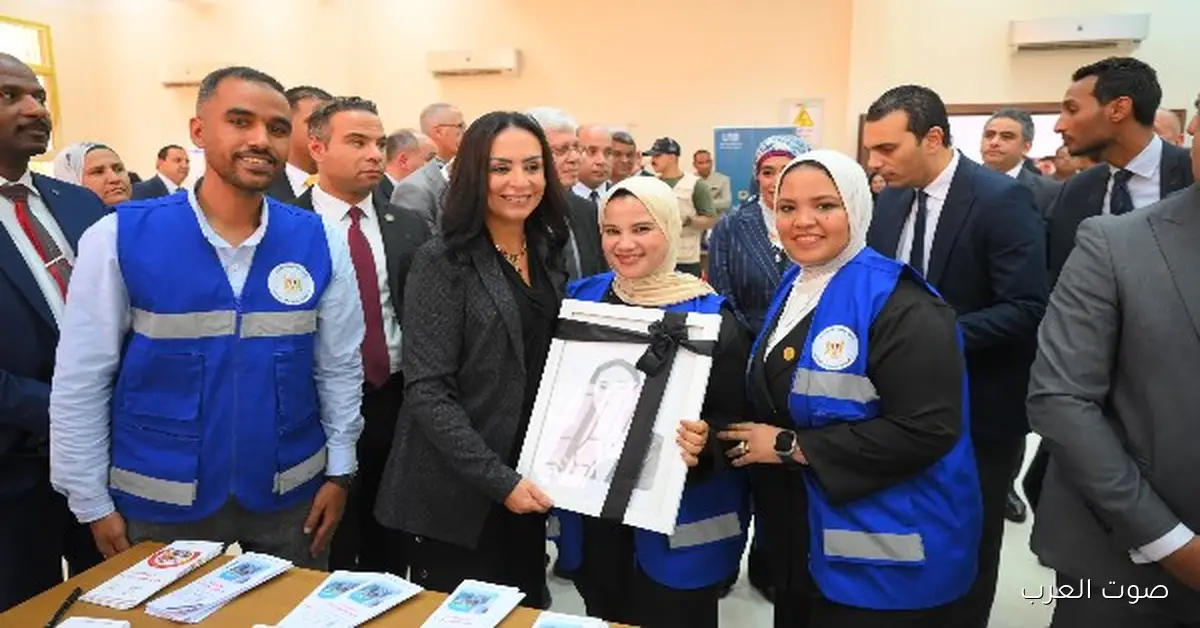 وزيرة التضامن تسلم جامعة الأقصر الأهلية طابعة “برايل” ولاب توب صوتي