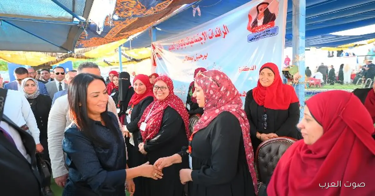 وزيرة التضامن تقرر استصلاح 5 آلاف فدان في الوادي الجديد وزراعتهم بالنخيل