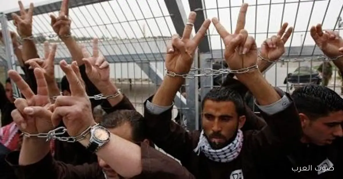 وصول 5 أسرى فلسطينيين محررين لمستشفى شهداء الأقصى