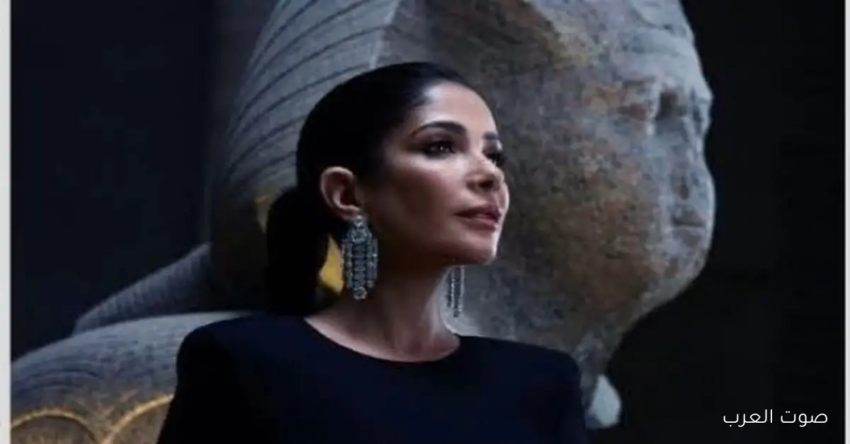 وفاء صادق ترد على هجوم الناس على منى زكي وتقول غل وقلة أدب