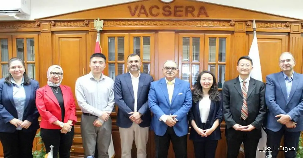 وفد صيني يزور «فاكسيرا» ويشوف استعداد خطوط الإنتاج لبدء تصنيع اللقاحات