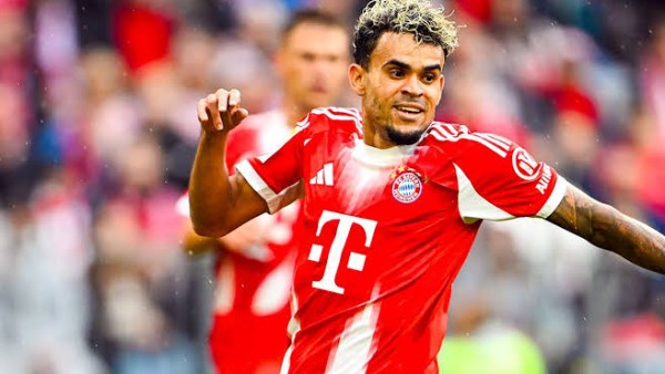 يويفا يوقف لويس دياز 3 ماتشات بعد طرده في مباراة باريس سان جيرمان