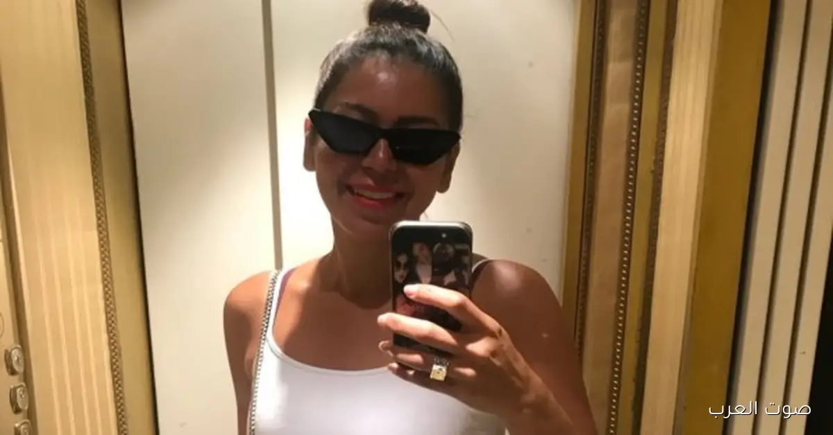 لقاء الخميسي تتألق بستايل كاجوال وتظهر رشاقتها