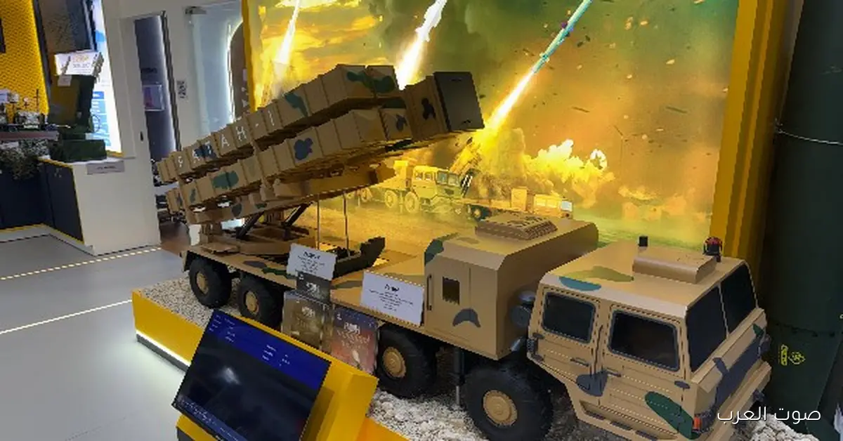 صور صواريخ ودبابات وطائرات مسيرة في جناح باكستان بمعرض إيديكس 2025