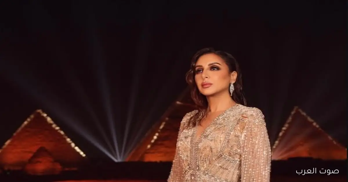 أنغام تبهر جمهورها بفستان لامع في حفلها الأخير بالأهرامات