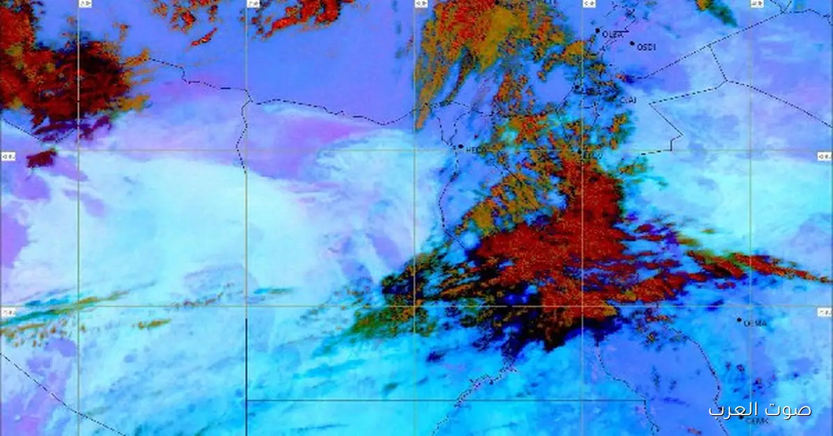 سحب كثيفة فوق شرق مصر.. استعدوا لمطر قريب جداً