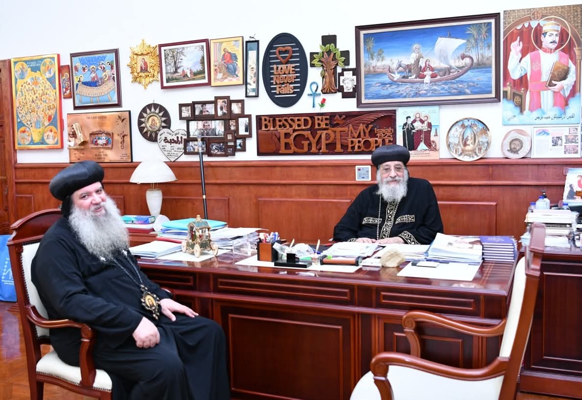 البابا تواضروس مستمر في لقاءاته مع الناس في المقر البابوي بالقاهرة 4 1764965618 13 البابا تواضروس مستمر في لقاءاته مع الناس في المقر البابوي