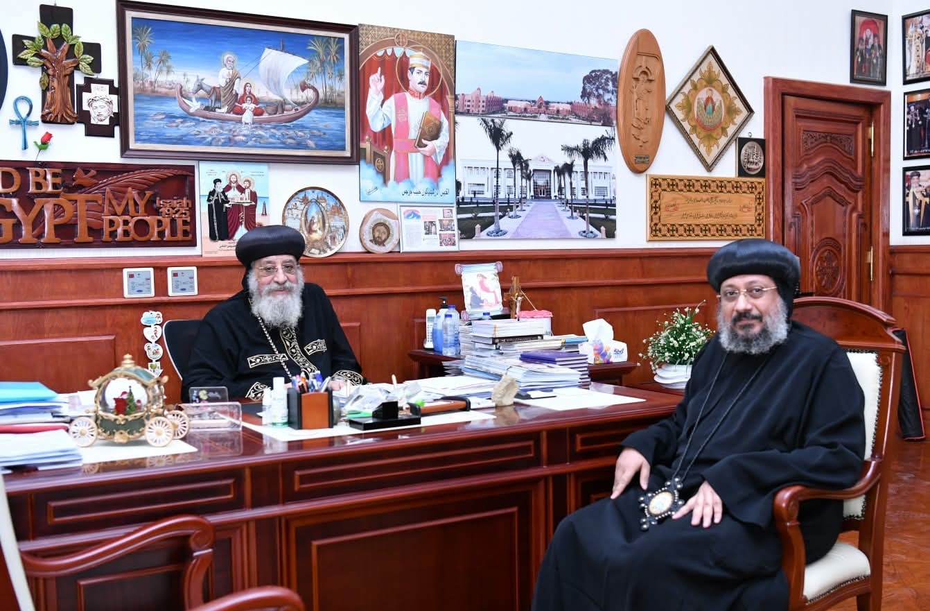 البابا تواضروس مستمر في لقاءاته مع الناس في المقر البابوي بالقاهرة 3 1764965618 764 البابا تواضروس مستمر في لقاءاته مع الناس في المقر البابوي